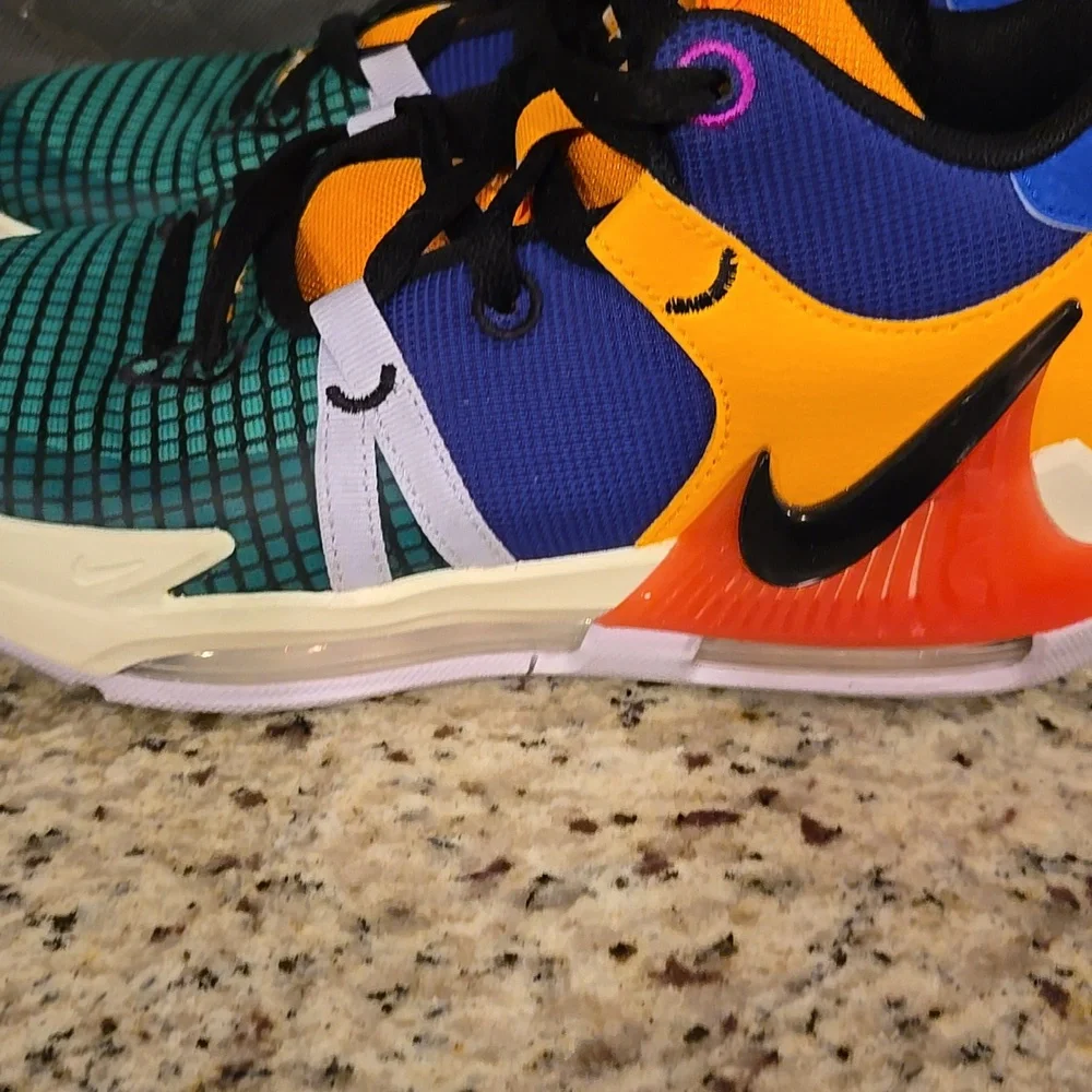 Nike LeBron Kids Basketball Shoes Multicolor Size 6Y - Picture 4 of 6